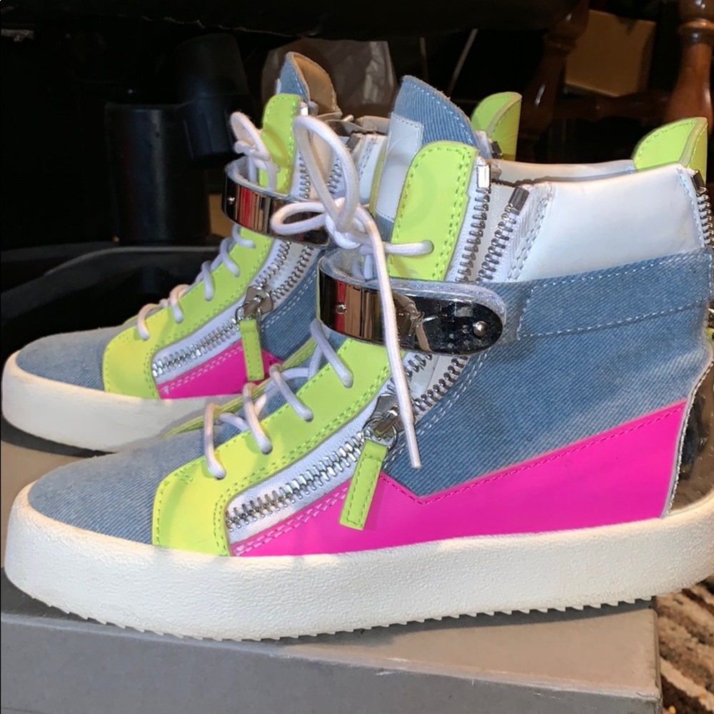 Designer 👩🎨 sneakers - Picture 7 of 7